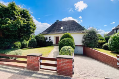 Schöne Lage: EFH mit großem Garten und Vollkeller - Außenansicht (80605)