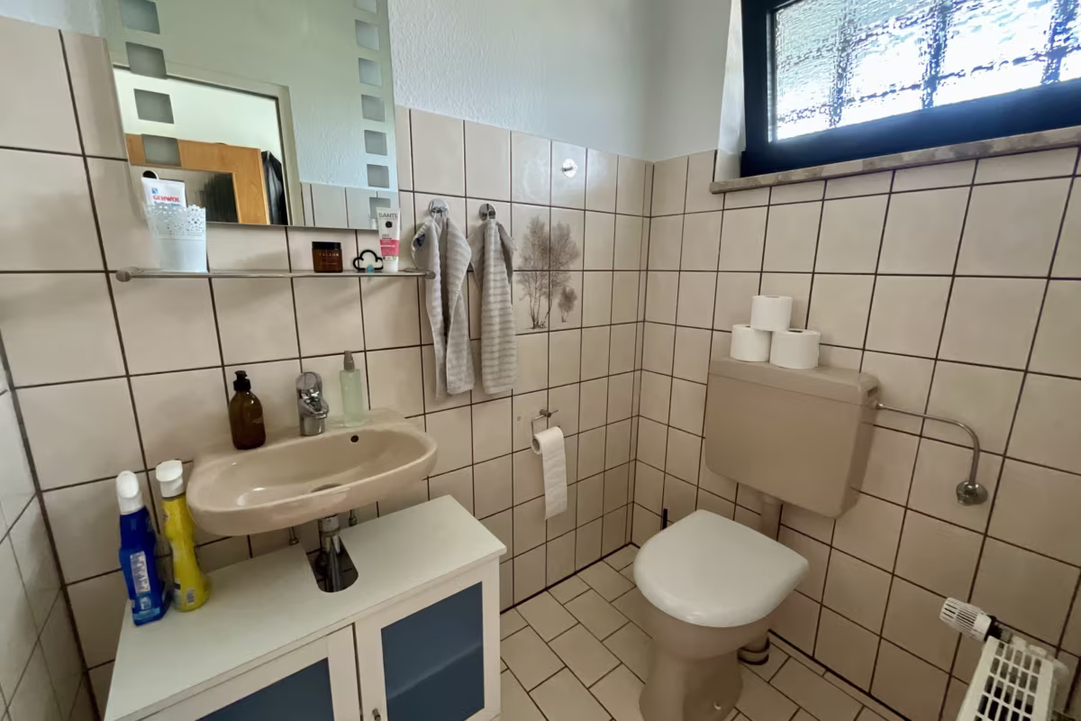 Gäste-WC mit Dusche I