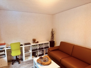 Walmdachbungalow auf parkähnlichem Grundstück - Arbeiten/Gast (49935)