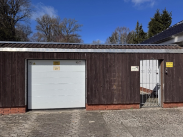 Walmdachbungalow auf parkähnlichem Grundstück - Garage (49920)