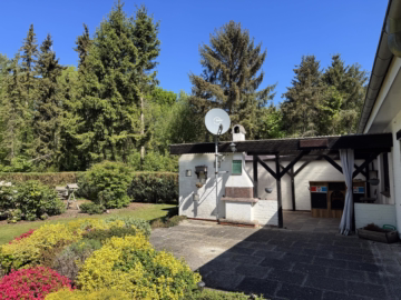 Walmdachbungalow auf parkähnlichem Grundstück - Terrasse (51616)