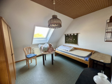 Hier lässt es sich gut leben! - Dachgeschoss Zimmer 2 (51644)