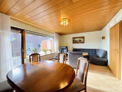 Gepflegter Bungalow mit Vollkeller - Wohnen (78023)