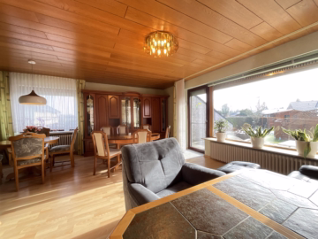 Gepflegter Bungalow mit Vollkeller - Wohnen (43146)