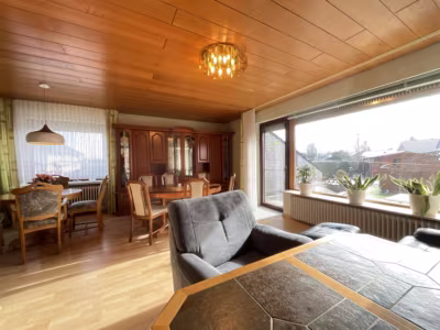 Gepflegter Bungalow mit Vollkeller - Wohnen (78024)