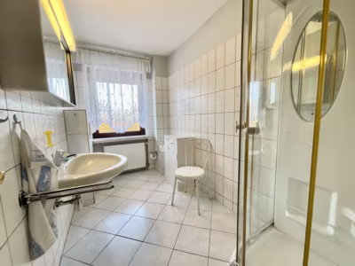Gepflegter Bungalow mit Vollkeller - Duschbad (78028)