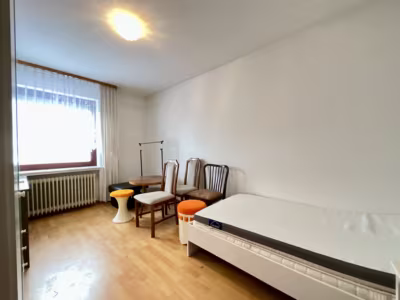 Gepflegter Bungalow mit Vollkeller - Kinderzimmer (78027)