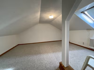 Gepflegter Bungalow mit Vollkeller - DG Raum 1 (78030)