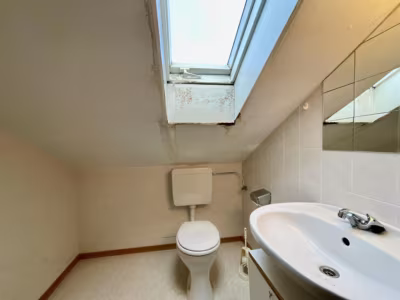 Gepflegter Bungalow mit Vollkeller - DG WC (78031)