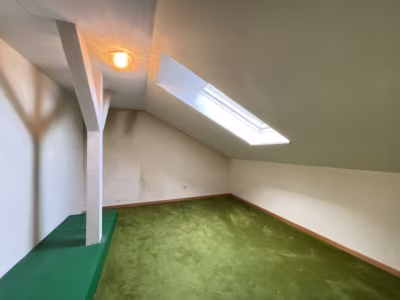 Gepflegter Bungalow mit Vollkeller - DG Raum 2 (78032)