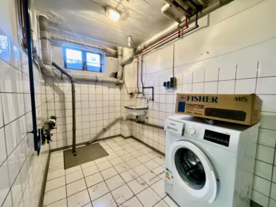Gepflegter Bungalow mit Vollkeller - KG HWR (78038)
