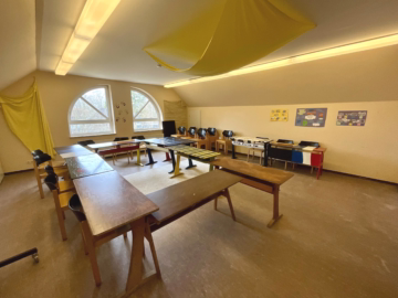 Schönes Gemeindehaus mit großem Garten - Bewegungsraum im Dachgeschoss (46228)