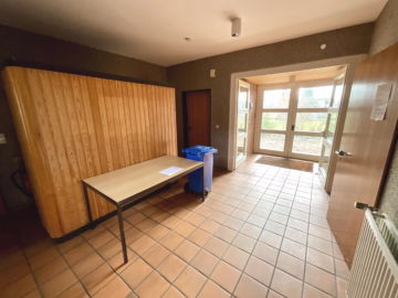 Schönes Gemeindehaus mit großem Garten - Eingangsbereich Erdgeschoss (46220)