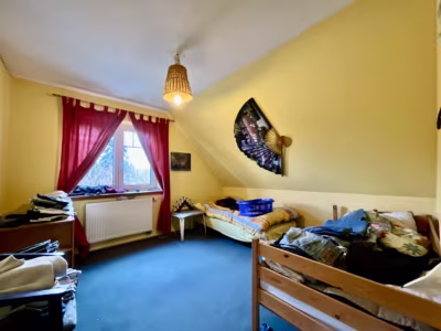Hier lässt es sich leben: Gut aufgeteiltes EFH - DG Zimmer 2 (81741)