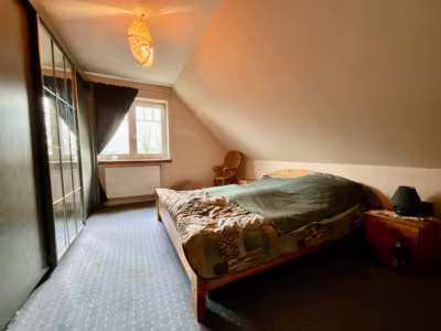 Hier lässt es sich leben: Gut aufgeteiltes EFH - DG Zimmer 3 (81742)