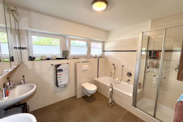 Bungalow in Parknähe – vermietet - Badezimmer (43510)