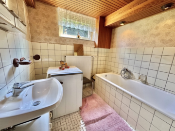Ruhiges Wohnen am Wald - Kellergeschoss Bad (66107)