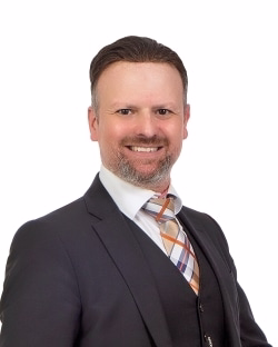 Dennis Follstich, Weser-Elbe Sparkasse