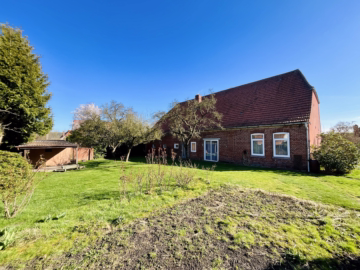 Schönes Landhaus mit großer Diele am Weserdeich - Gartenansicht (44500)