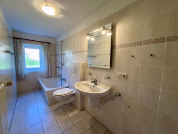 Schönes Landhaus mit großer Diele am Weserdeich - Wannenbad (44512)