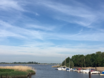Schönes Landhaus mit großer Diele am Weserdeich - Sandstedter Hafen (44524)