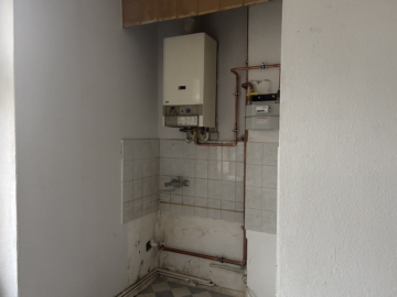 Mehrfamilienhaus mit 7 Wohnungen und Lager in Lehe - Nische für Heizung in Küche (37916)