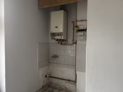Mehrfamilienhaus mit 7 Wohnungen und Lager in Lehe - Nische für Heizung in Küche (85281)