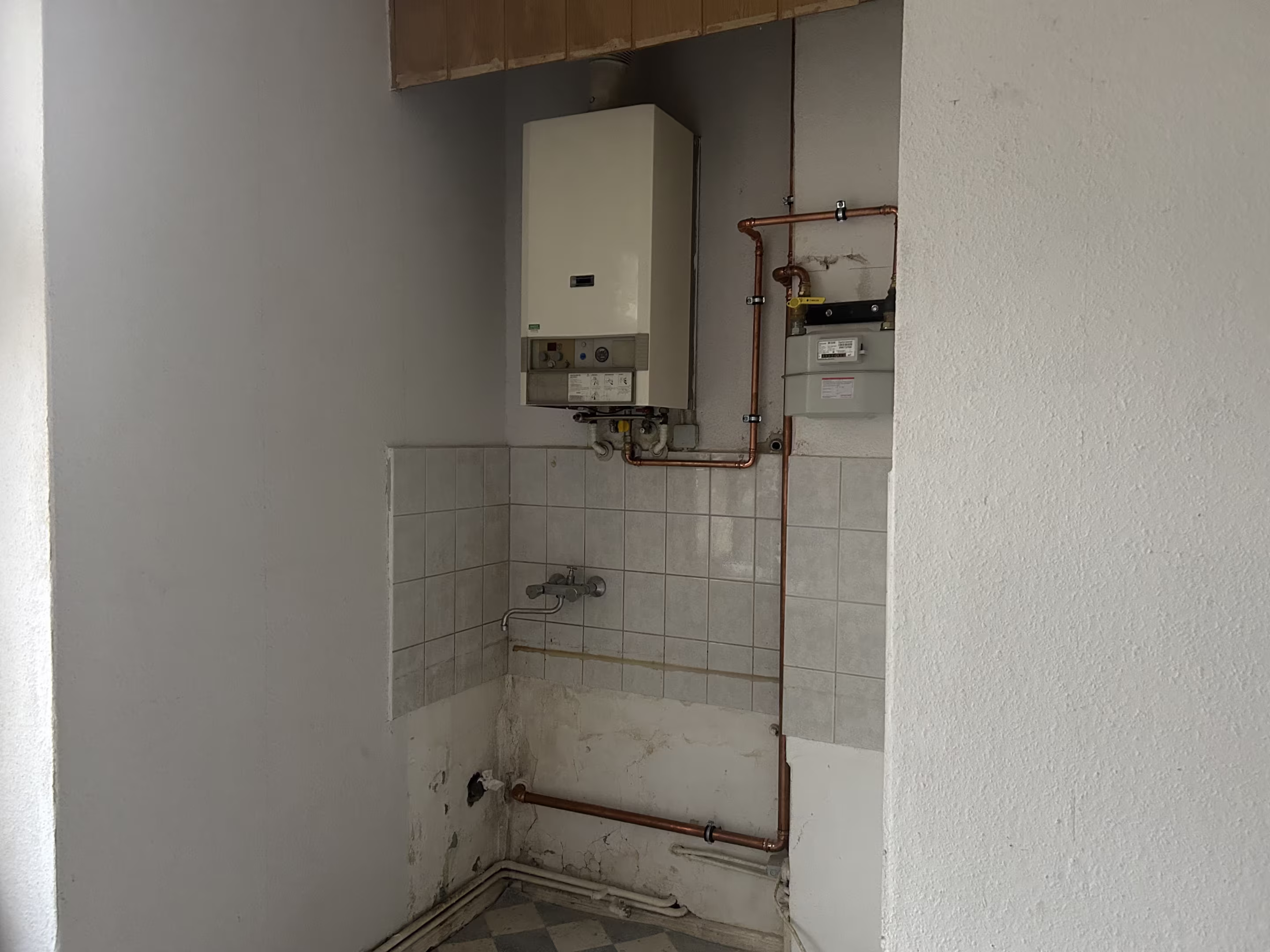 Nische für Heizung in Küche