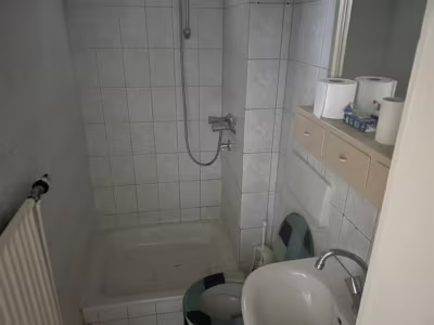 Mehrfamilienhaus mit 7 Wohnungen und Lager in Lehe - Duschbad 3 Zi.-Wo (85286)