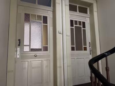 Mehrfamilienhaus mit 7 Wohnungen und Lager in Lehe - Wohnungseingangstüren (85291)
