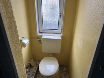 Mehrfamilienhaus mit 7 Wohnungen und Lager in Lehe - Toilette 2 Zi.-Wo (37933)