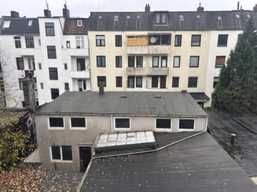 Mehrfamilienhaus mit 7 Wohnungen und Lager in Lehe - Ausblick zum Hintergebäude / Lager (37938)