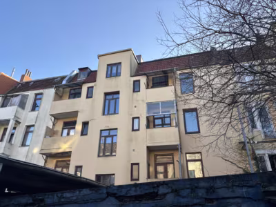 Mehrfamilienhaus mit 7 Wohnungen und Lager in Lehe - Rückansicht (85306)