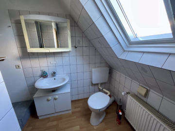 Zweifamilienhaus im schönen Bederkesa - WC Obergeschoss (44925)