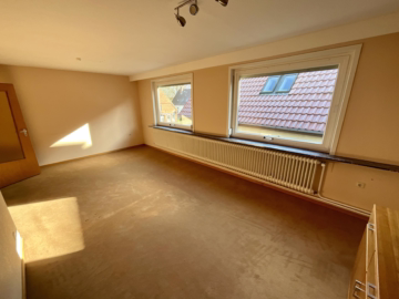 Zweifamilienhaus im schönen Bederkesa - Wohnzimmer Obergeschoss (44921)