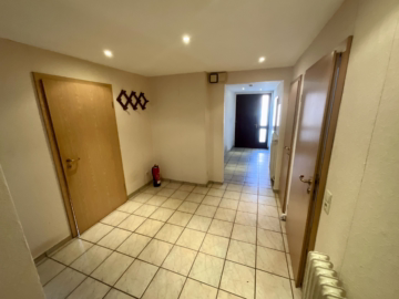 Zweifamilienhaus im schönen Bederkesa - Flur Erdgeschoss (44914)