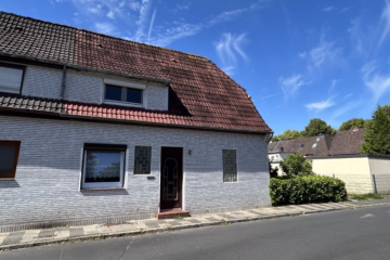 Kleine, sanierungsbedürftige DHH - Straßenansicht (67788)