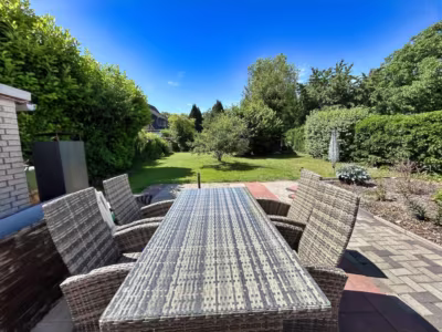 Kleine, sanierungsbedürftige DHH - Terrasse (81871)