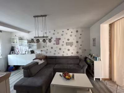 Kleine, sanierungsbedürftige DHH - Wohnbereich (81873)