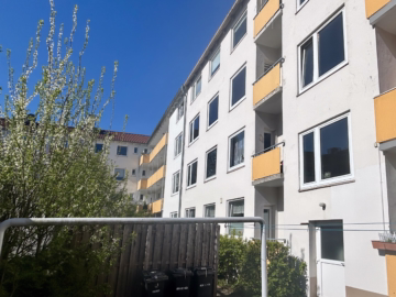 Attraktive 2-Zimmer-Wohnung mit zwei Balkonen - Hinteransicht (53518)