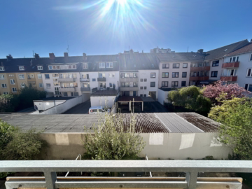 Attraktive 2-Zimmer-Wohnung mit zwei Balkonen - Balkonaussicht hinten (53521)