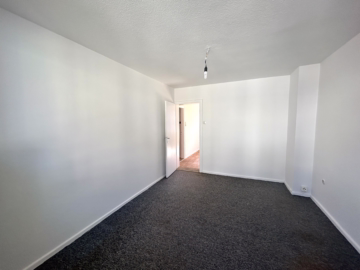 Attraktive 2-Zimmer-Wohnung mit zwei Balkonen - Schlafzimmer (53535)