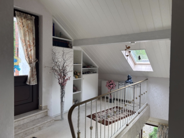 Erbpachtgrundstück: Haus am Fluss in Buschkämpen - Treppenhaus und Flur DG (40279)