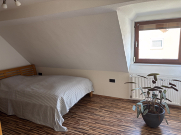 Möbelwagen, Einziehen, Wohlfühlen – Reihenhaus - Schlafzimmer 1 DG (48758)