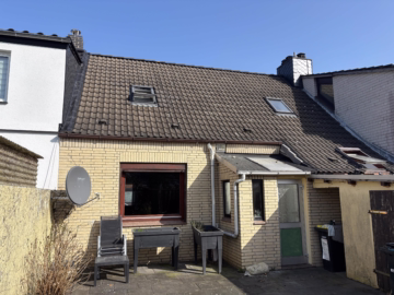 Möbelwagen, Einziehen, Wohlfühlen – Reihenhaus - Terrassenansicht (48771)