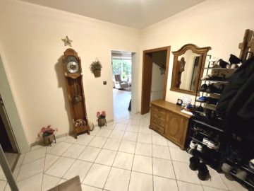 Familienfreundliches Haus in ruhiger Lage - Flur EG (37375)