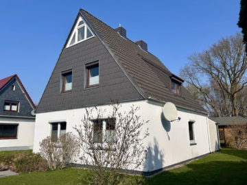 Attraktives Einfamilienhaus mit viel Platz - Seitenansicht (46239)