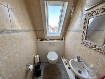 Attraktives Einfamilienhaus mit viel Platz - WC (46259)