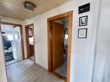 Attraktives Einfamilienhaus mit viel Platz - Flur (46249)