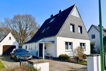 Attraktives Einfamilienhaus mit viel Platz - Straßenansicht (46237)